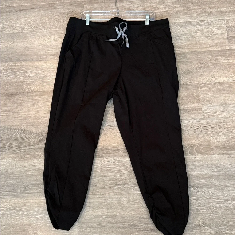 Torrid black windbreaker type casual athleisure jogger pants ruched ankles 2X